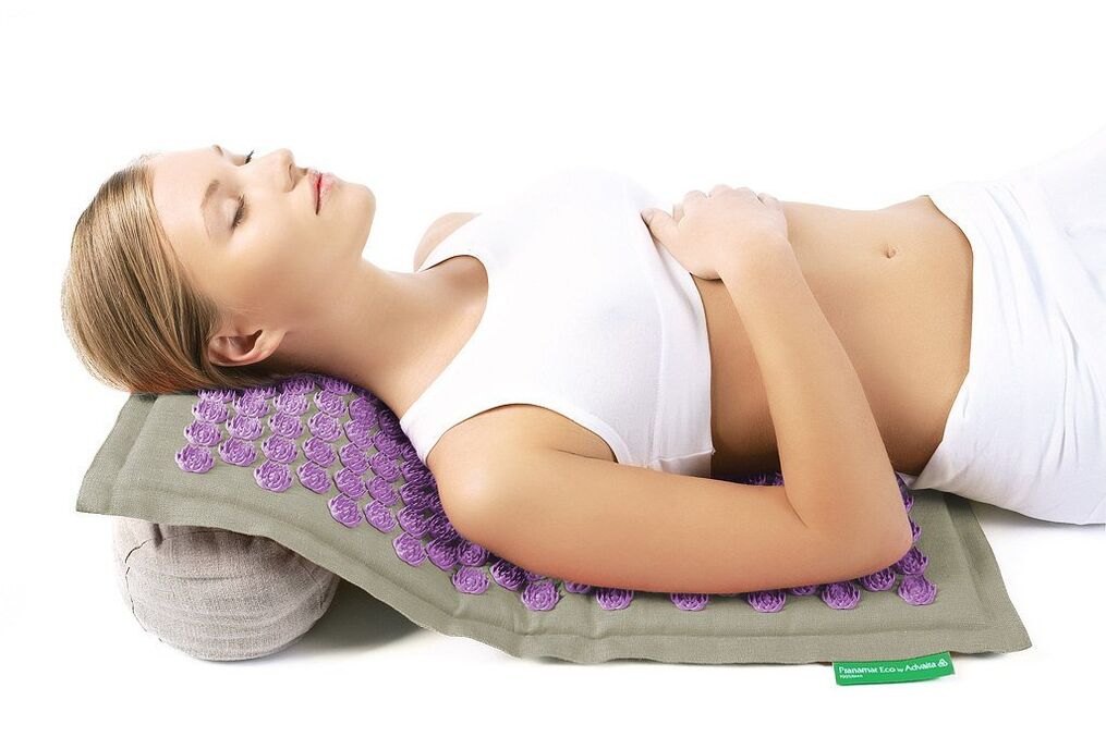 Aplicatorul cu ac ajută la combaterea osteocondrozei coloanei cervicale