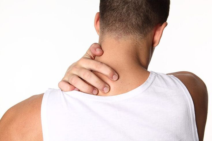 În prima etapă a osteocondrozei coloanei cervicale, apare disconfort la nivelul gâtului